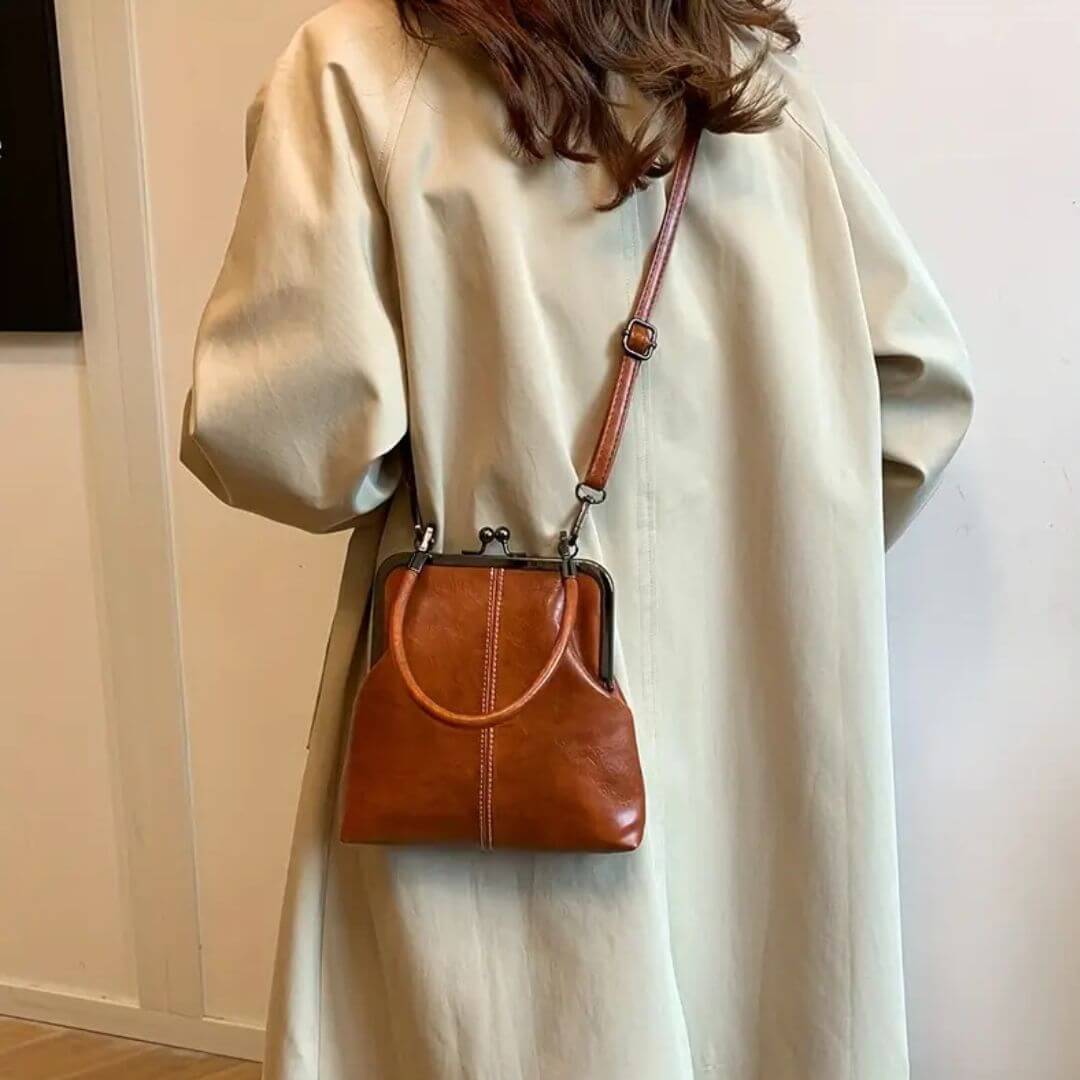 Carlas Zeitlose Bügelverschluss-Tasche  |  Vintage-Handtasche
