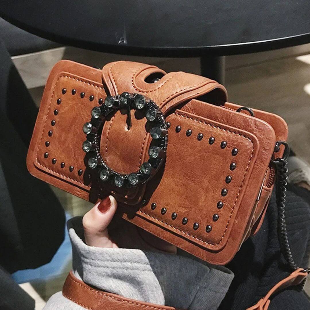 Romys Nieten-Muse | Mini-Crossbody-Tasche